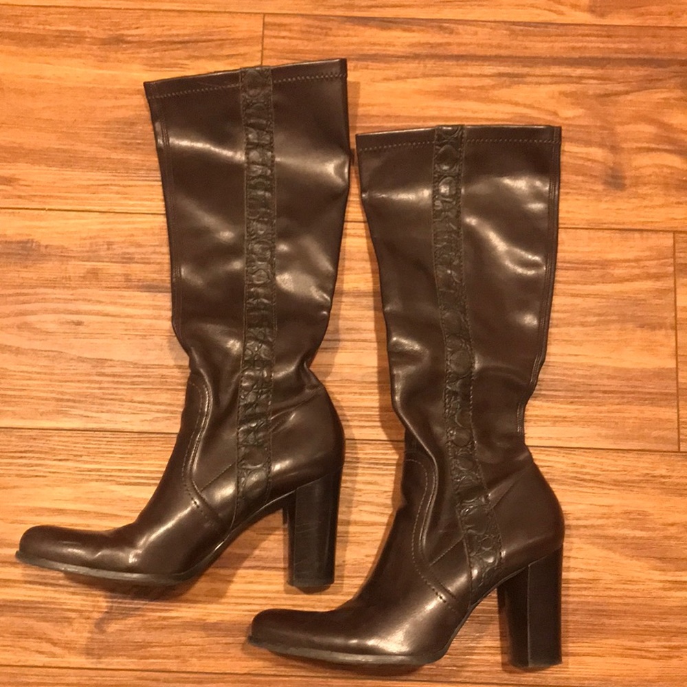 Franco Sarto Size 7 brown heeled boots